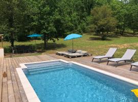 Maison tout confort avec piscine, lacný hotel v destinácii Prayssac