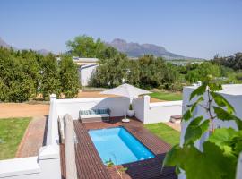 Sunset Farm Stellenbosch, hotel with pools in Stellenbosch