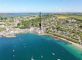 Luxury holiday cottage by the harbour in St Mawes, alquiler vacacional en la playa en Saint Mawes