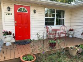 Cozy Cottage near Beaches and Downtown Sarasota, hytte i Sarasota