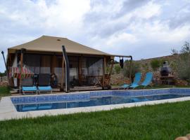 Larah Land 4 Star Glamping Adria Lodge, luxury tent in Šimuni