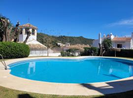 Benahavis Village Penthouse Apartment, 2 Bedrooms, Stunning Views, Swimming Pool !!, apartment in Benahavís