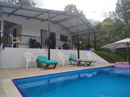 CASA BLANCA EN LA VEGA, holiday home in La Vega