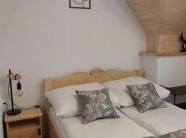 Pokoje Gościnne ZYCH - Domek