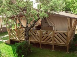 Sereno Camping Holiday, kamp sa luksuznim šatorima u Monigi