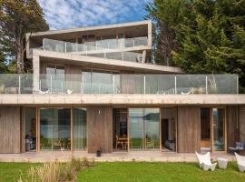 Wa One Lake Homes: San Carlos de Bariloche'de bir jakuzili otel