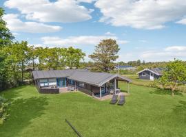 Cozy Home In Hjrring With Sauna, hotel i Lønstrup