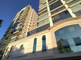 Meia Praia Apto Fino Acabamento 3 suítes e 2 garagens
