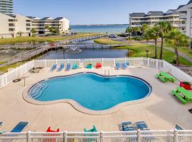 Bayfront Pensacola Beach Condo with Pool and Elevator, apartment in Pensacola Beach