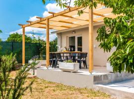 Holiday house Kristina with jacuzzi pool only for you, hotel in Kastel Novi