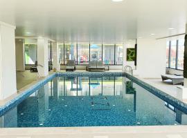 Silverbay - Indoor Pool & Spa Resort, spa hotel in Mamaia Nord