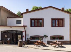 Penzion a vinařství NATURVINI, family hotel in Miroslav