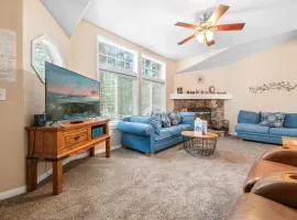 Wine Down - Beautiful and well-kept cabin with large fenced back yard