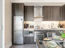 Luxury 1BR Condo - King Bed - Stunning City Views