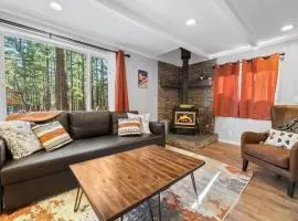 Vanderhut Chalet - Walking distance to a local park, skate park, and dining