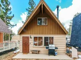 Twin Bear - Cozy and convenient, relaxing cabin with a nice fenced yard and a BBQ