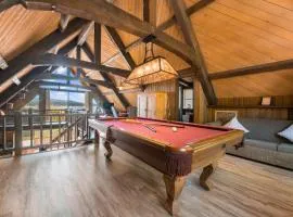 Alpine Lakefront - Lakefront cabin and all the amenities really fun from the pool table and spa
