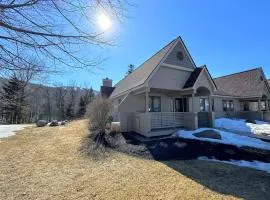 F43 Bretton Woods single level home on golf course, perfect to ski, stay, relax, play!