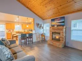 Brown Bear Lodge - Cozy mountain home situated within the quiet and ideal Sugarloaf neighborhood