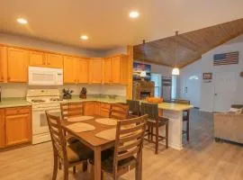 Brown Bear Lodge - Cozy mountain home situated within the quiet and ideal Sugarloaf neighborhood