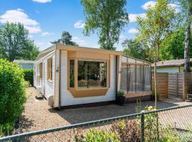 Chalet in Grenspark Kalmhoutse Heide near Antwerp, hotel bajet di Putte