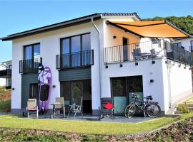 Ferienhaus direkt am Diemelsee-Heringhausen-Willingen-Toplage-Sauna-3 Schlafzimmer-2 Terrassen-109 qm-incl W&auml;sche, hotel na praia em Heringhausen