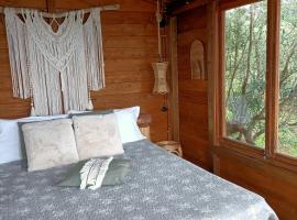 The Treehouse - Casa sull'albero al Golden Camp, pet-friendly hotel in Falerna