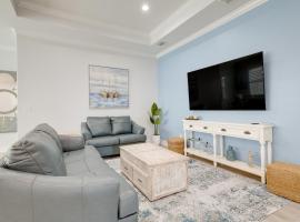 Bright Foley Home with Patio - 7 Mi to Wharf and Beach، مكان عطلات للإيجار في فولي