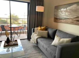 Luxury 1bed Serengeti OliveWood ORT Airport, hotel in Kempton Park