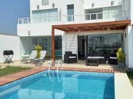 Casa de Playa con Piscina Exclusiva, nhà nghỉ dưỡng gần biển ở Pisco