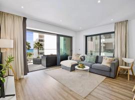 Bright Modern Beachside Apartment with Pool & Seaview, hotel in Quarteira