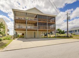 Inviting Atlantic Beach Townhome about half Mi to Ocean, hotel in Atlantic Beach