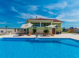 Stunning Home In Gornje Rastane, hotel a Brkić