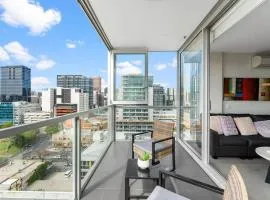Cosy 2BR CBD Apt Free Wi-Fi & Swimming pool