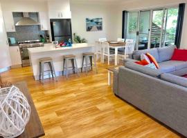 DELUXE Escape! Central, NEW & Spacious 3 Bed, holiday rental in Yamba