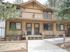 Summit Getaway Condo - Affordable and ideally located, Wood burning fireplace! Walk to Ski Resort, condo in Big Bear Lake