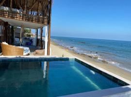 La Soñadora casa frente al mar con piscina, cabana o cottage a Canoas