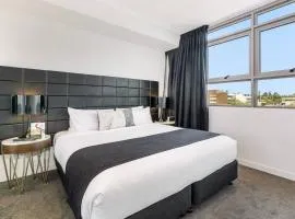 Chatswood CBD 2BR l Balcony l Parking l Office