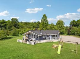 Awesome Home In Toftlund With 3 Bedrooms, Sauna And Wifi: Vestergård şehrinde bir otel