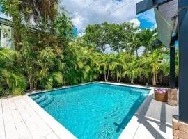 The Penn House + Guest House & Saltwater Pool Flam
