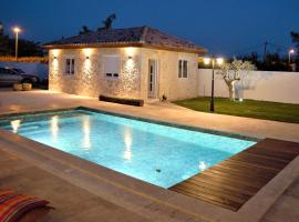 Loft d'exception 350m2 spacieux et lumineux avec piscine à 15 min de la mer, hotel di Aimargues