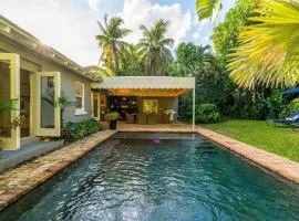 The Luxury Sunset Villa! Saltwater Pool & Hot Tub!