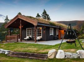 Luxury cabin in the mountains with all facileties, hotel em Sønstebø