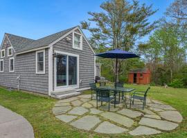 Cozy Cape Cod House by Rock Properties, cabana o cottage a West Dennis