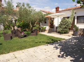 Wine Garden Holiday Home, hotel in Pula