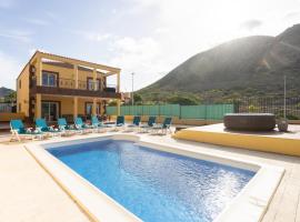 Villa esclusiva a 1 chilometro da Playa de Los Cristianos – hotel z jacuzzi w mieście Los Cristianos