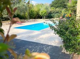 Peaceful 4 stars eco-friendly villa with private pool and parking, holiday home in Roquebrune-sur-Argens