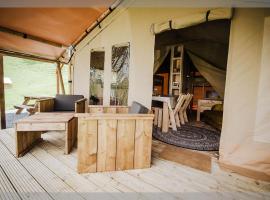 Ty Llewelyn Glamping & Camping, luxury tent in Llanidloes