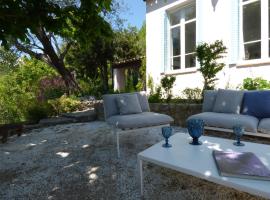 Pool House Renoir mit geheiztem Pool und Privatgarten, vila di Châteauneuf