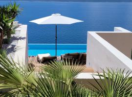 Luxury Apartments Villa Ruzmarina with New heated Infinity Pool and Lounge Area, hotel in Marusici 